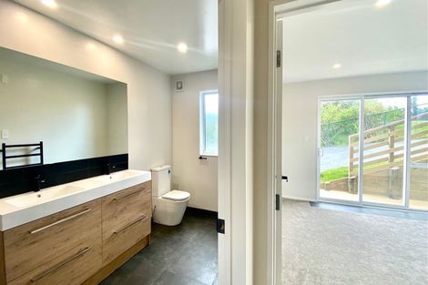 Photo of property in 4 Vipond Road, Stanmore Bay, Whangaparaoa, 0932