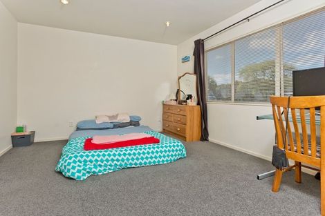 Photo of property in 4/31 Fields Parade, Oteha, Auckland, 0632