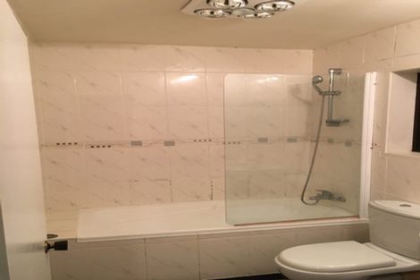 Photo of property in 2/9 Northall Road, New Lynn, Auckland, 0600