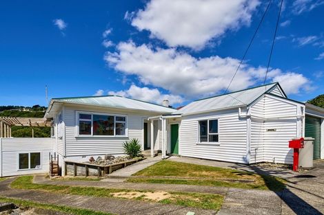 Photo of property in 10 Carleton Terrace, Tawa, Wellington, 5028