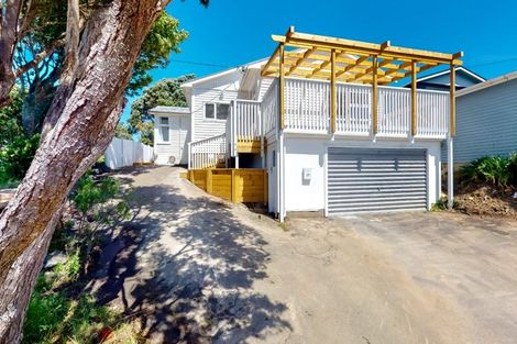 Photo of property in 69 Ranui Crescent, Khandallah, Wellington, 6035