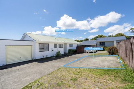 Photo of property in 4/92 Awaroa Road, Sunnyvale, Auckland, 0612