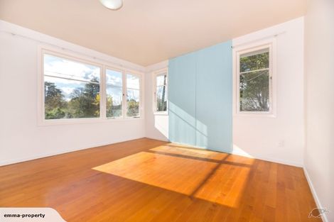 Photo of property in 5 Henderson Valley Road, Henderson, Auckland, 0612
