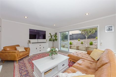 Photo of property in 15 Fern Court, Orewa, 0931