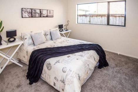 Photo of property in 36 Lilybank Crescent, East Tamaki, Auckland, 2013