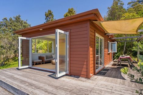 Photo of property in 92 Hahei Beach Road, Hahei, Whitianga, 3591