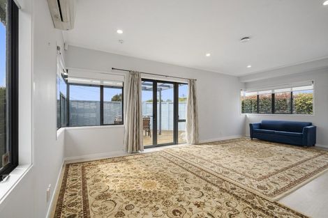 Photo of property in 4a Barron Drive, Green Bay, Auckland, 0604