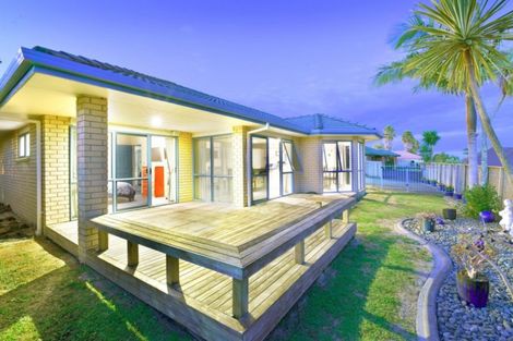 Photo of property in 36 Kath Hopper Drive, Orewa, 0931