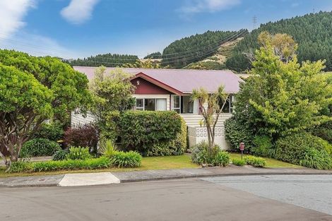 Photo of property in 1 Zande Terrace, Tawa, Wellington, 5028