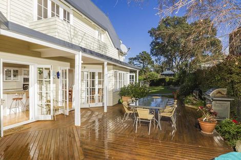 Photo of property in 128 Beach Road, Castor Bay, Auckland, 0620