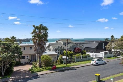 Photo of property in 1/140 Churchill Road, Rothesay Bay, Auckland, 0630