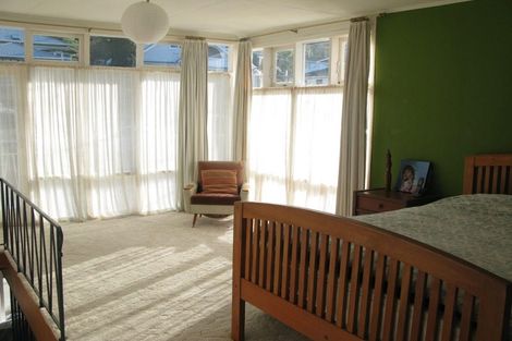 Photo of property in 89 Queens Drive, Lyall Bay, Wellington, 6022