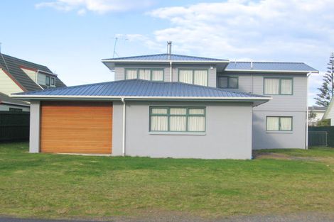 Photo of property in 108 Given Avenue, Whangamata, 3620