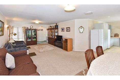 Photo of property in 15 Tonson Place, Weymouth, Auckland, 2103