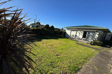 Photo of property in 24 Stokes Avenue, Te Atatu Peninsula, Auckland, 0610