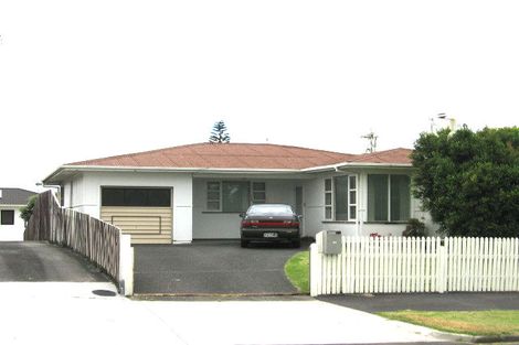 Photo of property in 22 Lynbrooke Avenue, Blockhouse Bay, Auckland, 0600