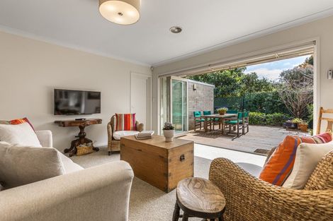 Photo of property in 1/5 Hanlon Crescent, Narrow Neck, Auckland, 0624