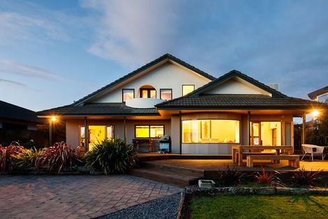 Photo of property in 92 Pacific Drive, Fitzherbert, Palmerston North, 4410