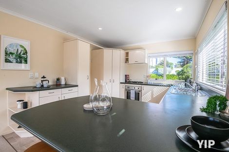 Photo of property in 1 Bennett Grove, Newlands, Wellington, 6037