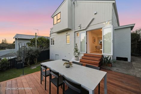 Photo of property in 2/76 Wairoa Road, Narrow Neck, Auckland, 0624