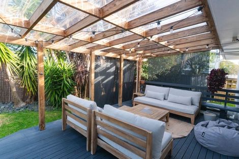 Photo of property in 39 Wharf Road, Te Atatu Peninsula, Auckland, 0610