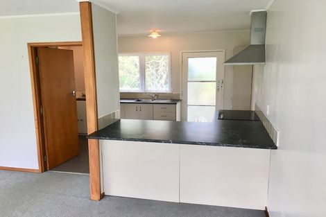 Photo of property in 2/7 Luplau Crescent, Cockle Bay, Auckland, 2014