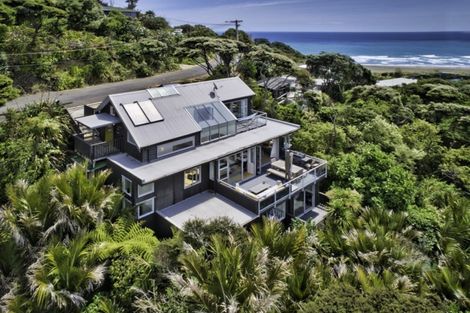 Photo of property in 21 Rayner Road, Piha, New Lynn, 0772