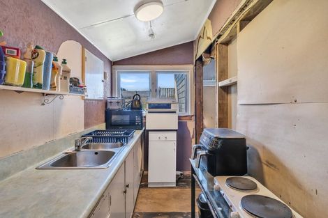 Photo of property in 2 Waitai Street, Castlecliff, Whanganui, 4501