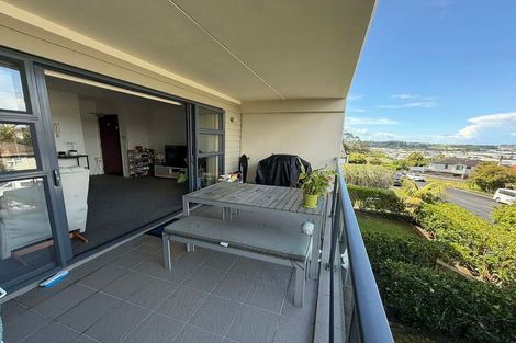 Photo of property in 4/79 Schnapper Rock Road, Schnapper Rock, Auckland, 0632