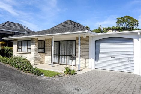 Photo of property in 2/481 Saint Aubyn, Moturoa, New Plymouth, 4310