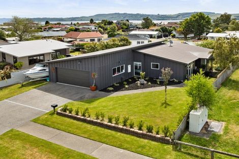 Photo of property in 17 Windsor Street, Richmond Heights, Taupo, 3330