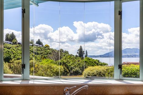 Photo of property in 7 Te Urunga Place, Acacia Bay, Taupo, 3330