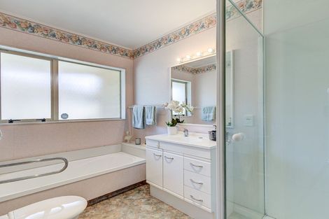 Photo of property in 112 Oxford Street, Tawa, Wellington, 5028