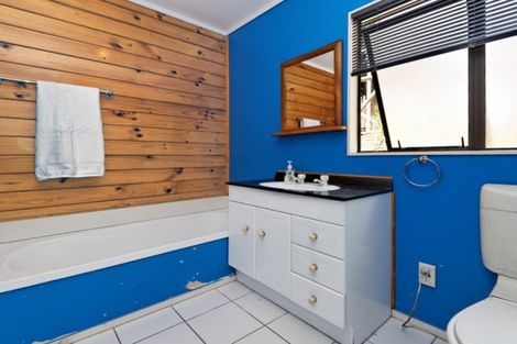 Photo of property in 130 Victory Road, Laingholm, Auckland, 0604