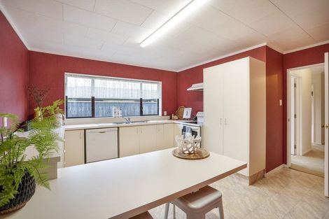 Photo of property in 124 Amberley Avenue, Highbury, Palmerston North, 4412