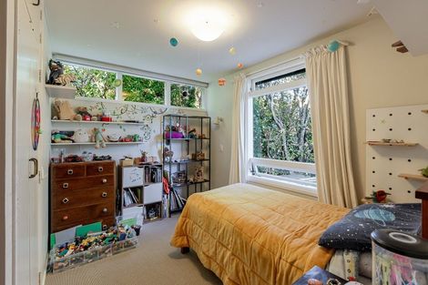 Photo of property in 8 Christina Grove, Normandale, Lower Hutt, 5010