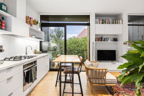 Photo of property in 37 Avon Street, Island Bay, Wellington, 6023