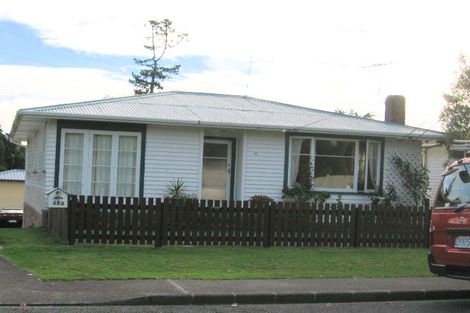 Photo of property in 48 Titoki Street, Te Atatu Peninsula, Auckland, 0610