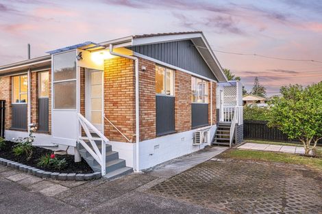 Photo of property in 2/17 Roberts Road, Te Atatu South, Auckland, 0610