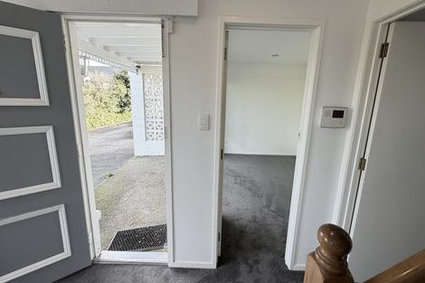 Photo of property in 1/166 East Coast Road, Forrest Hill, Auckland, 0620