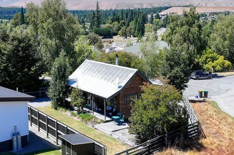 Photo of property in 21 Aorangi Crescent, Lake Tekapo, 7999