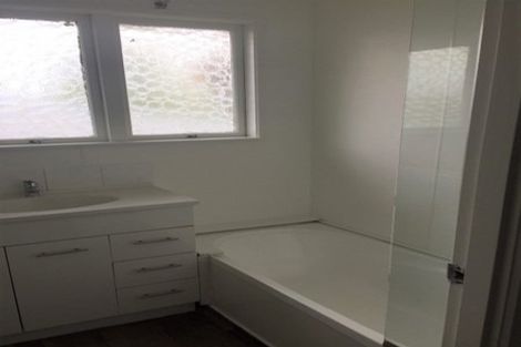 Photo of property in 9 Shale Avenue, Massey, Auckland, 0614