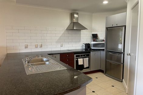 Photo of property in 2c/7-11 Bute Road, Browns Bay, Auckland, 0630