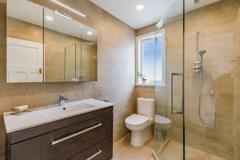 Photo of property in 42 Waterview Road, Stanley Point, Auckland, 0624