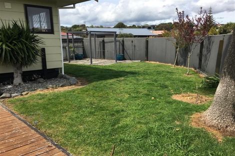 Photo of property in 97 Queens Road, Waikanae Beach, Waikanae, 5036