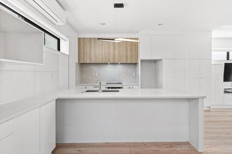 Photo of property in 4a Trengove Place, West Harbour, Auckland, 0618