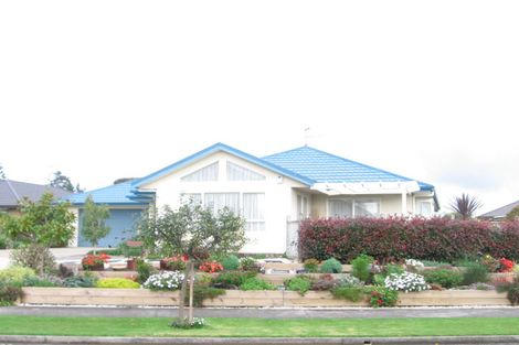 Photo of property in 5 Balmerino Grove, Waikanae, 5036