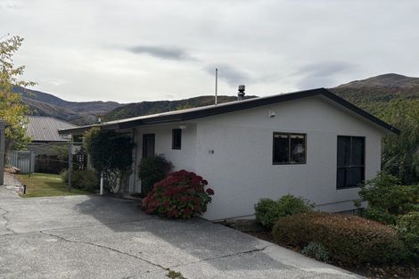 Photo of property in 18 Hood Crescent, Arrowtown, 9302