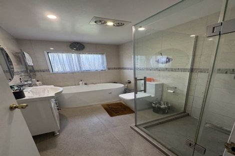 Photo of property in 68 Newington Road, Henderson, Auckland, 0612