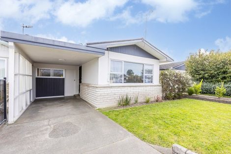 Photo of property in 2/70 Meeanee Road, Taradale, Napier, 4112